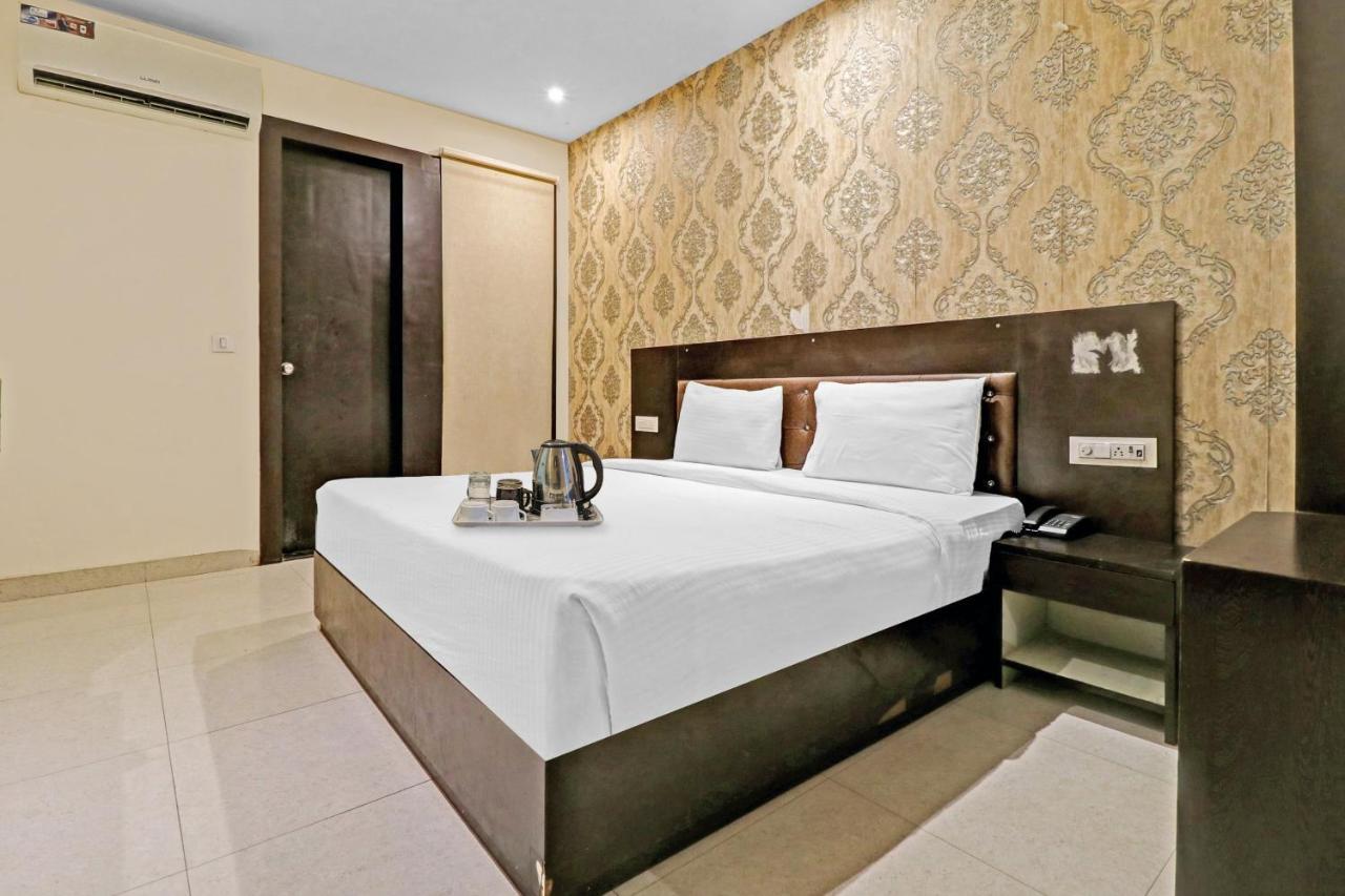 Oyo 23368 Boutique Hotel Paragon Нью-Дели Экстерьер фото