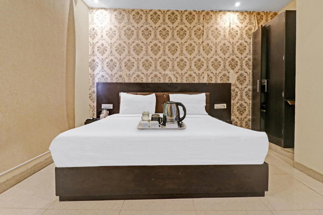 Oyo 23368 Boutique Hotel Paragon Нью-Дели Экстерьер фото