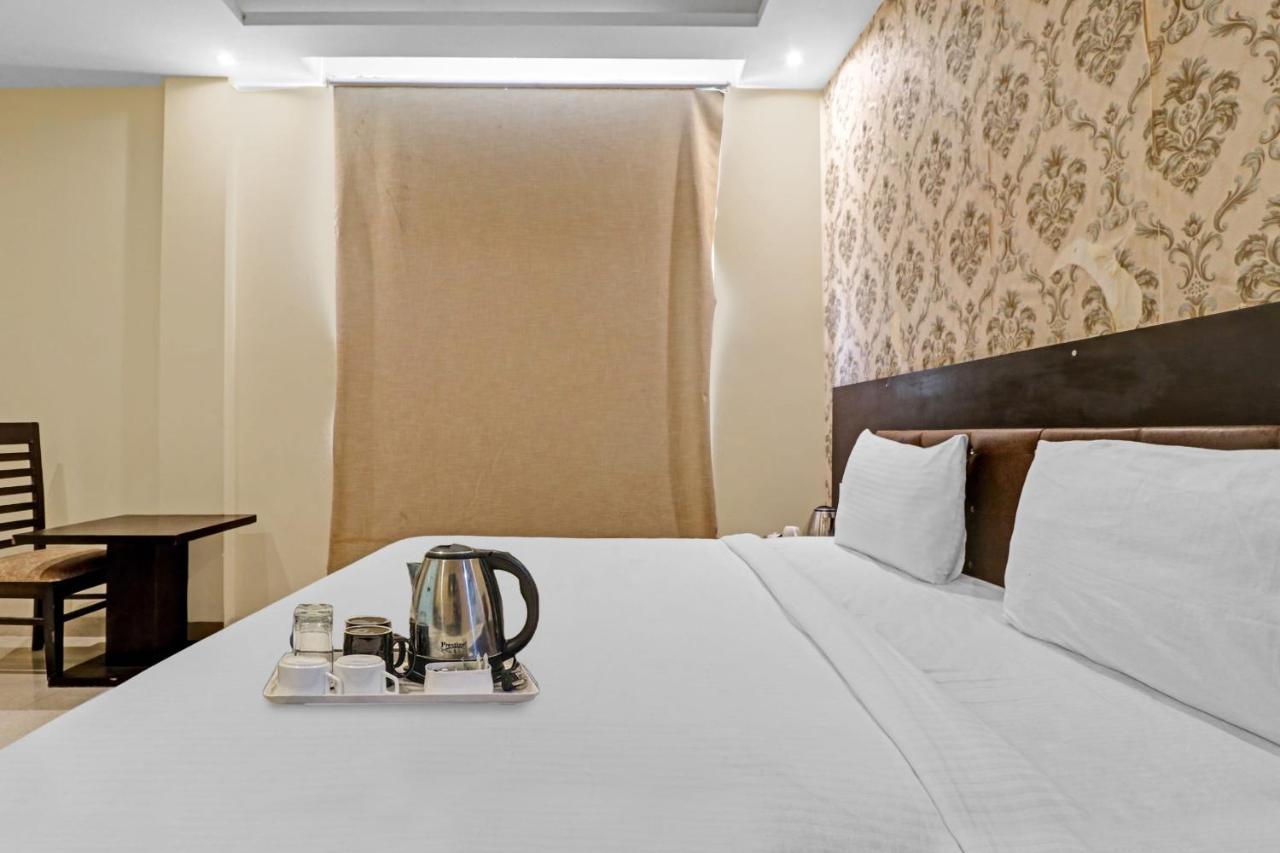 Oyo 23368 Boutique Hotel Paragon Нью-Дели Экстерьер фото