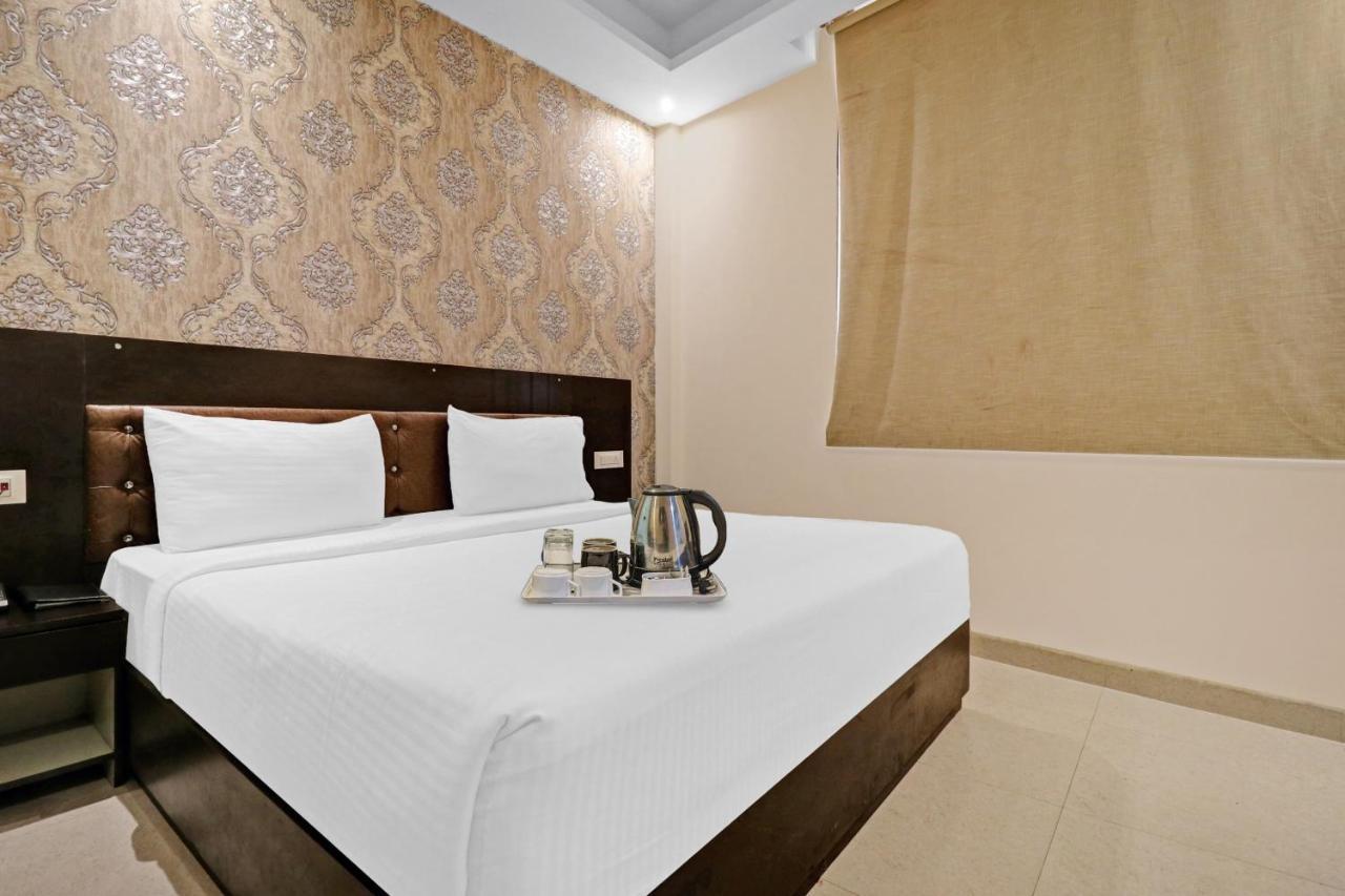 Oyo 23368 Boutique Hotel Paragon Нью-Дели Экстерьер фото