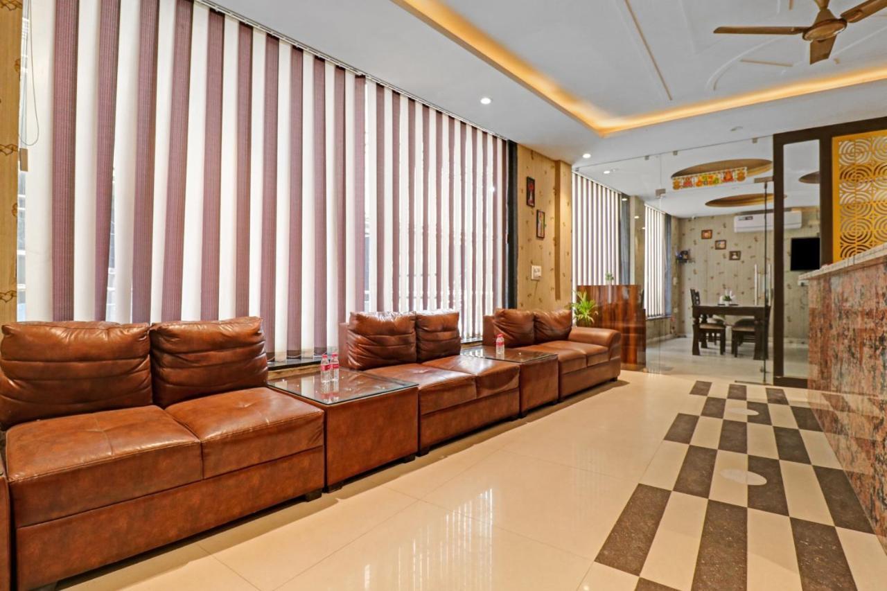 Oyo 23368 Boutique Hotel Paragon Нью-Дели Экстерьер фото