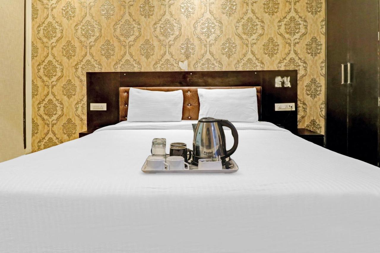 Oyo 23368 Boutique Hotel Paragon Нью-Дели Экстерьер фото
