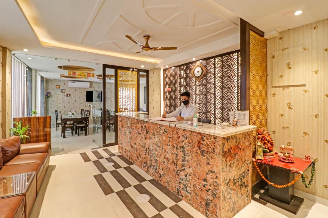 Oyo 23368 Boutique Hotel Paragon Нью-Дели Экстерьер фото